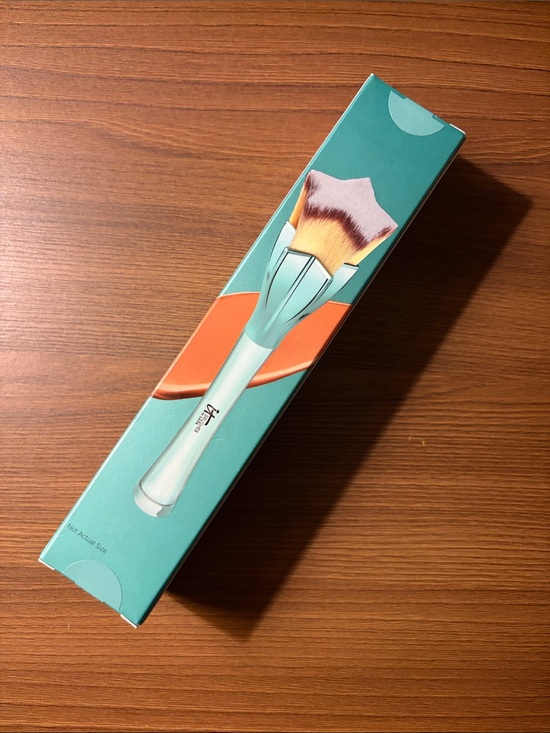 it cosmetics Other - it cosmetics star shape brush limited edition